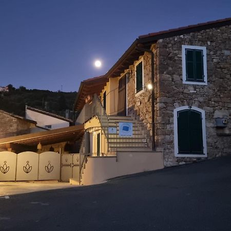 Il Nido Del Viaggiatore Vallebona Bagian luar foto