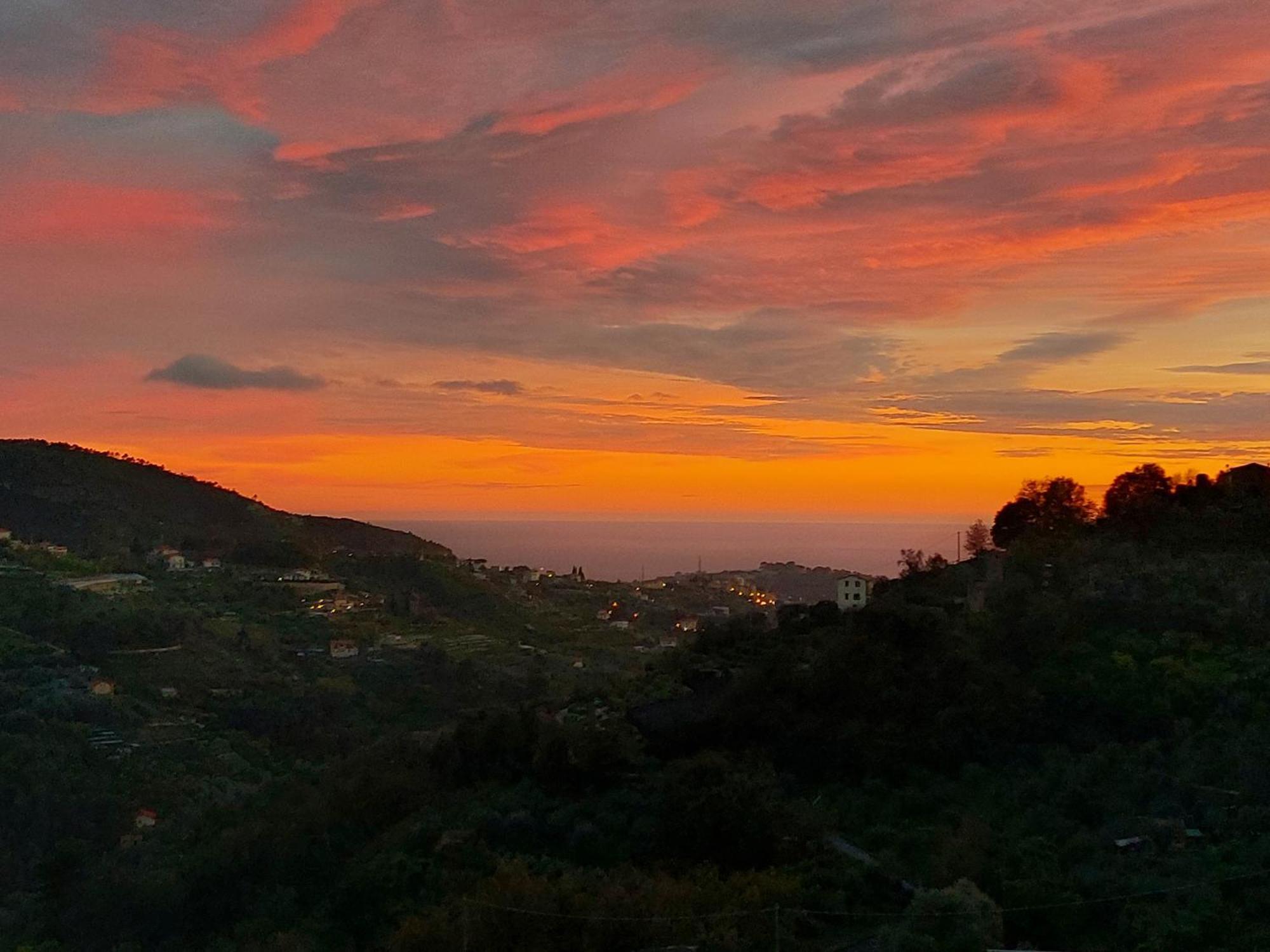 Il Nido Del Viaggiatore Vallebona Bagian luar foto